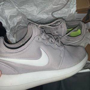 Selling Nike Roshes, barely worn.